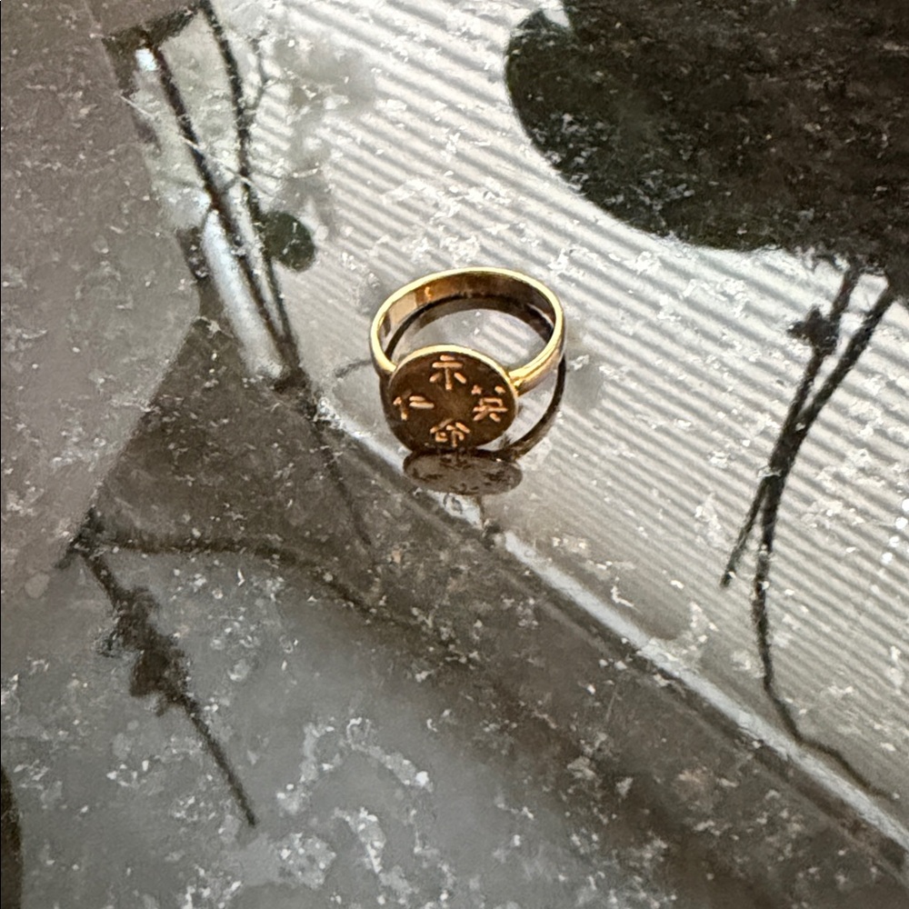 Me&Ro 10k Four Characters Ring size 6